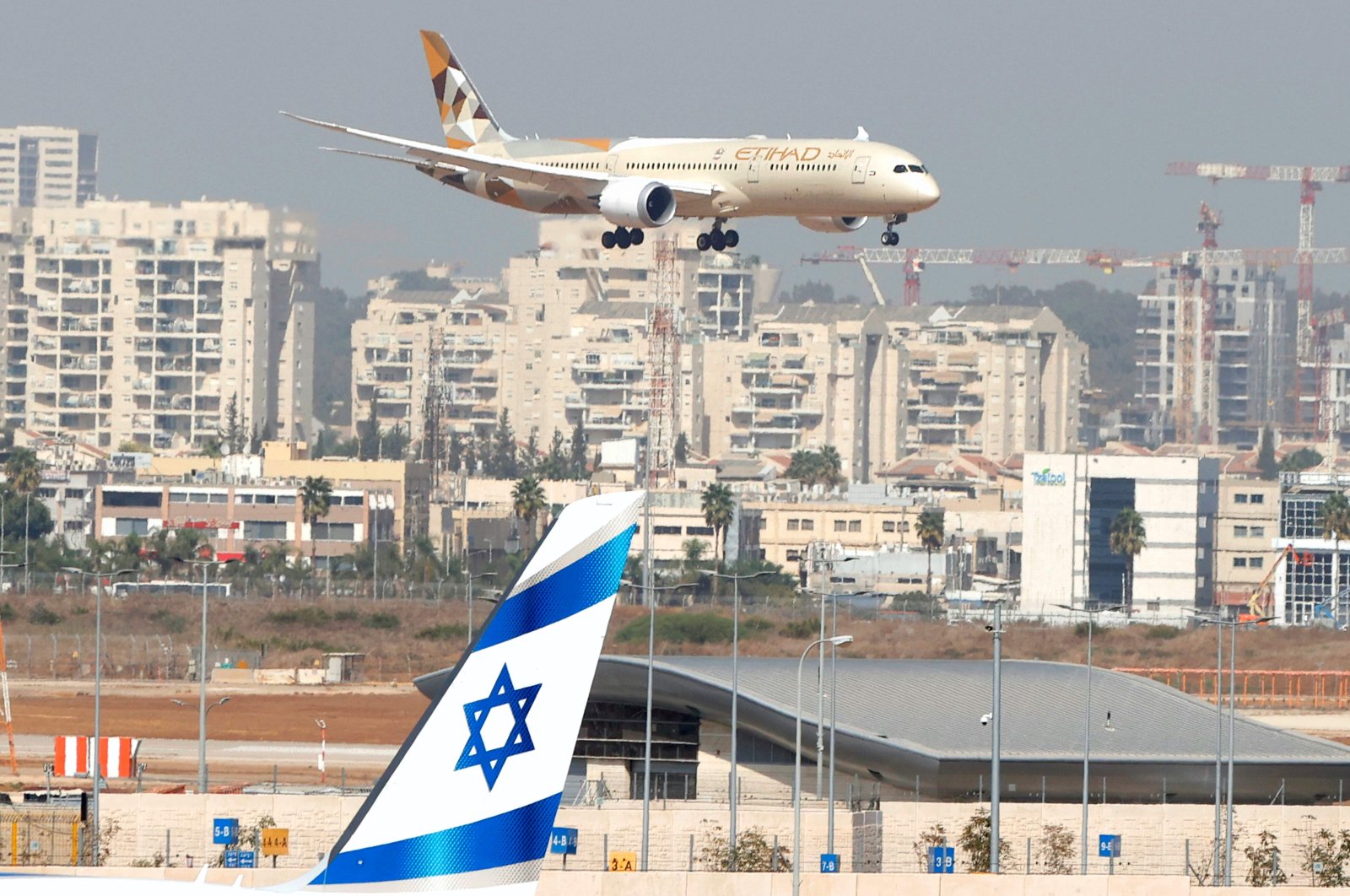 An Etihad Airways plane carrying a delegation from the United Arab Emirates (UAE) for their first official visit lands at Israel's Ben Gurion Airport near Tel Aviv, Oct. 20, 2020. (AFP Photo)