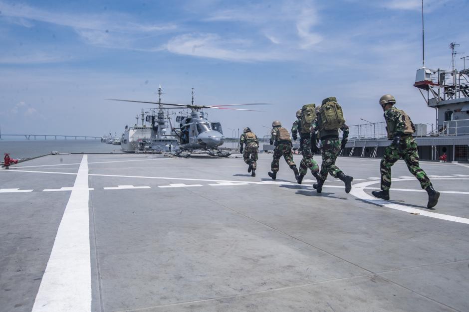 G-aksi-prajurit-kopaska-saat-latihan-operasi-kontra-teror-maritim-vuo.jpg