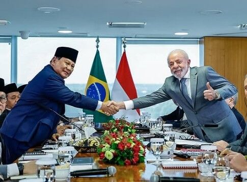 Presiden-Prabowo-bersalaman-dengan-Presiden-Lula-da-Silva.jpg