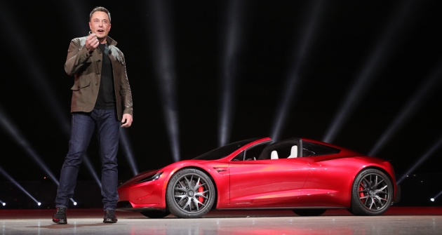 Elon-Musk-Tesla-Roadster-e1516767248114-630x335.jpg