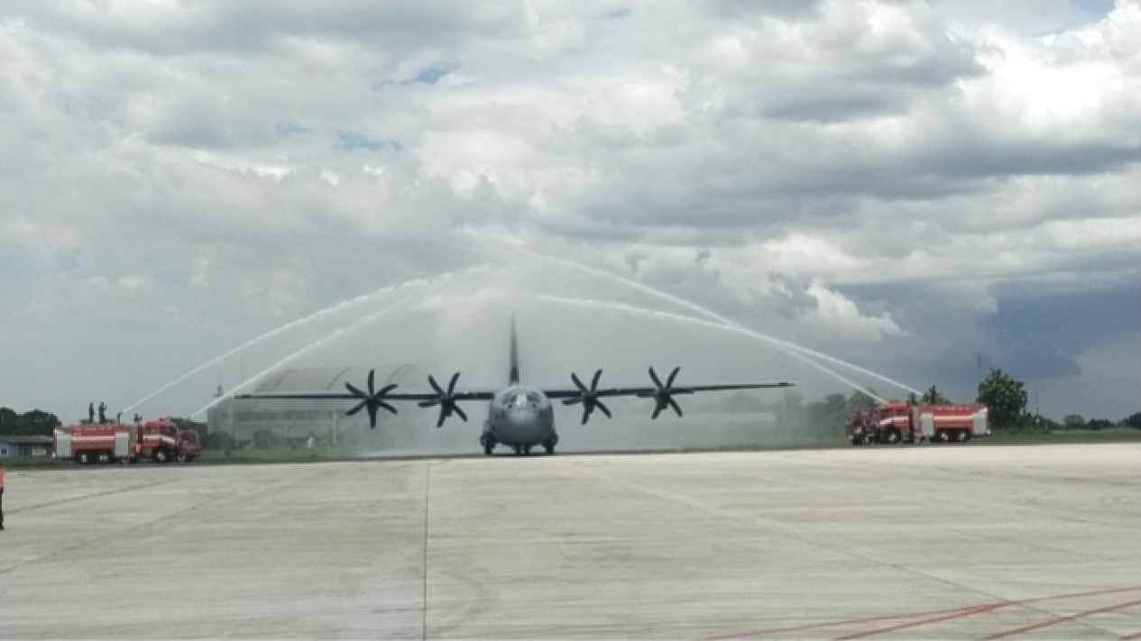 6405c750d12e4-viva-militer-pesawat-super-hercules-c-130-j-30-tiba-di-lanud-halim-p_1265_711.jpg