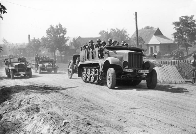 Bundesarchiv_Bild_101I-012-0012-05%2C_Polen%2C_Motorisierte_deutsche_Truppen.jpg