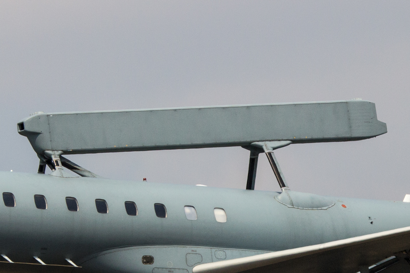 SAAB_Erieye_AESA_radar_-_Embraer_145SA_%28Hellenic_Air_Force%29.jpg