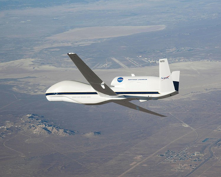 750px-Global_Hawk%2C_NASA%27s_New_Remote-Controlled_Plane_-_October_2009.jpg