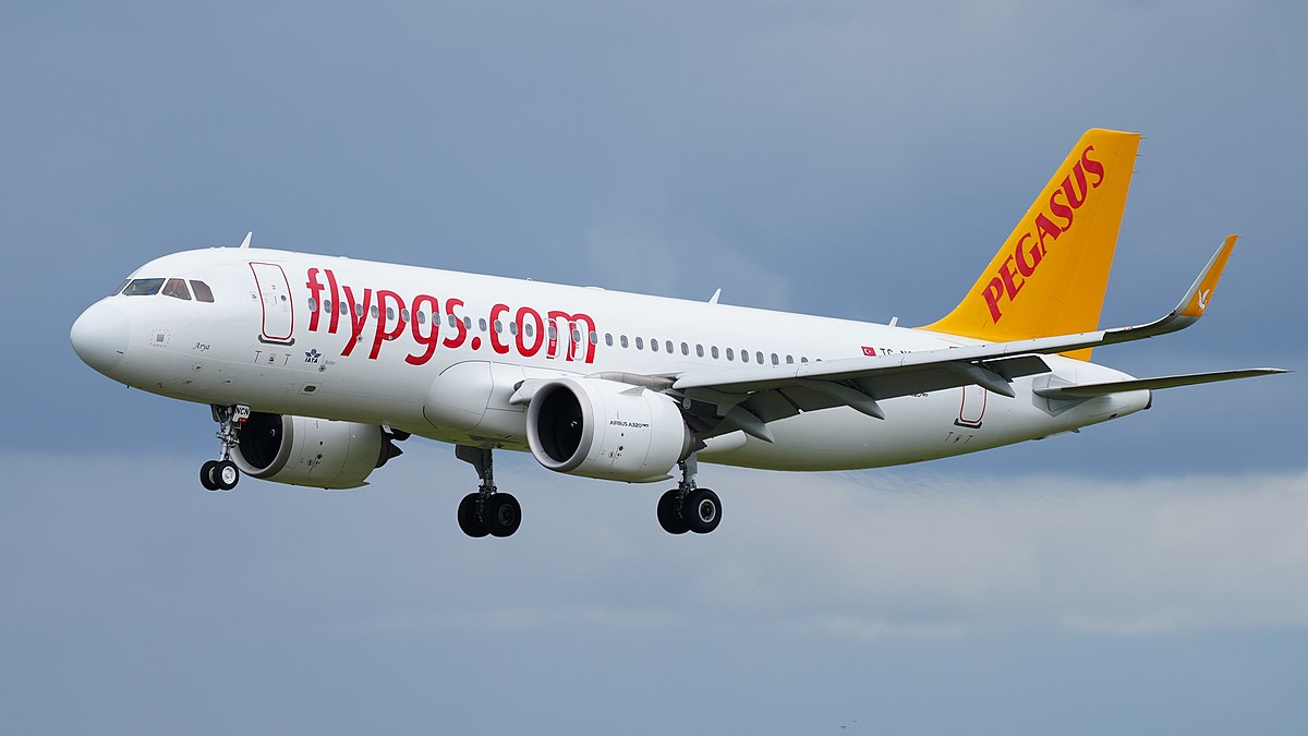 1200px-Hannover_Airport_Pegasus_Airlines_Airbus_A320-251N_TC-NCN_%28DSC05253%29.jpg