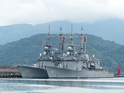 Kee Lung (DDG-1801) and Ma Kong (DDG-1805) shipped in Zhongzheng Naval Base 20130504b