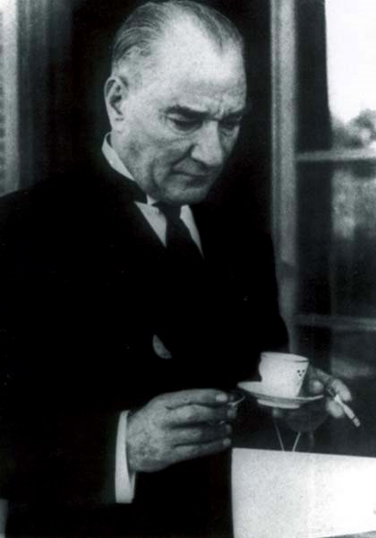 Mustafa_Kemal_Atat%C3%BCrk_1936.jpg