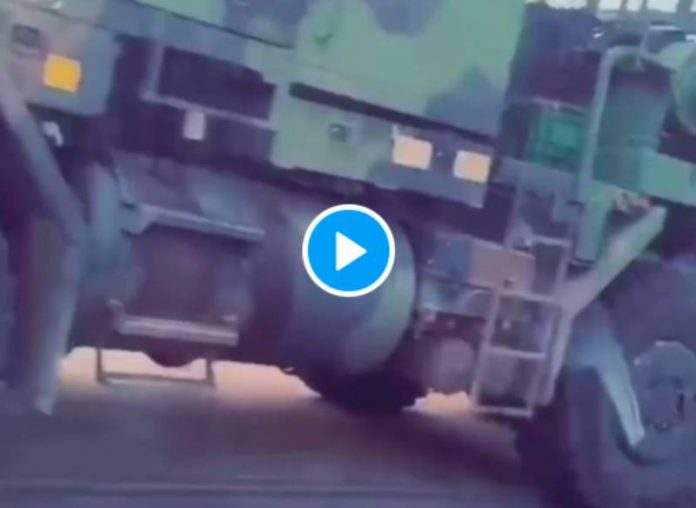 Le Maroc déploie son armée près de la frontière algérienne - VIDEO (1) Le Maroc déploie son armée près de la frontière algérienne - VIDEO (1)