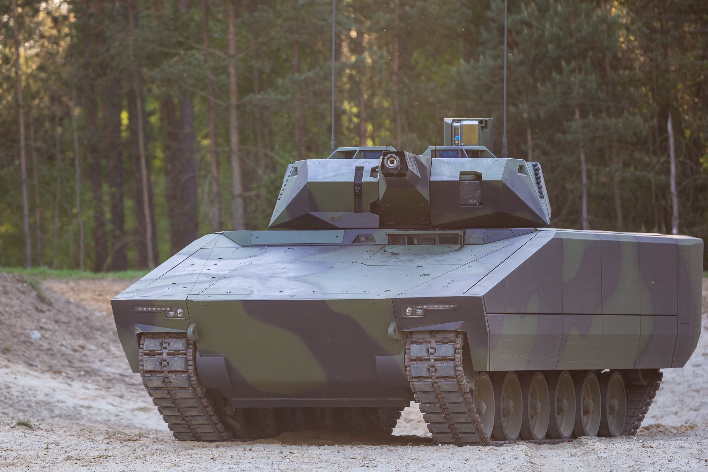 Rheinmetall_Lynx_Fahrzeug_1DMJ1874.jpg