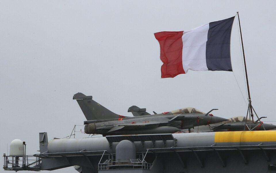Charles_de_Gaulle_aircraft_carrier_French_AP-960x600.jpg