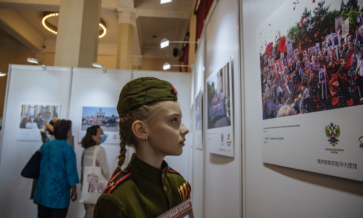 A Russian student visits the photo exhibition of the Great Patriotic War in Beijing Exhibition Centre. Photo: Li Hao/GT A Russian student visits the photo exhibition of the Great Patriotic War in Beijing Exhibition Centre. Photo: Li Hao/GT