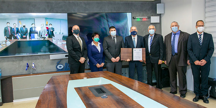 KAI and IAI teams during the MOU signing KAI and IAI teams during the MOU signing