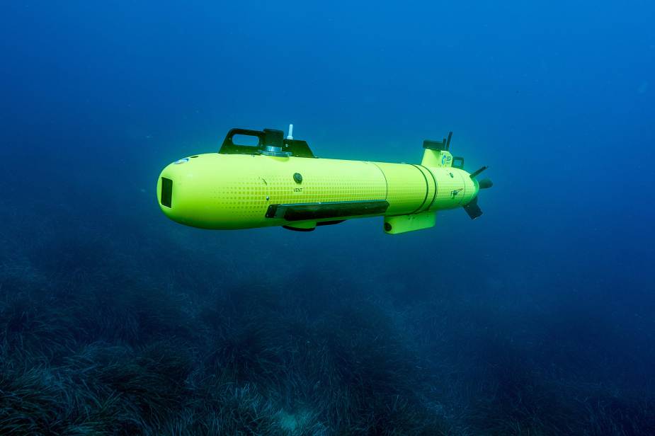ECA has developed a full range of Autonomous Underwater Vehicles A18 AUV Euronaval Online 2020 925 001