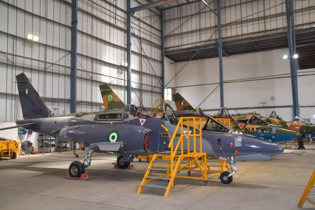 Nigeria_Alpha_Jets_hangar_640.jpg